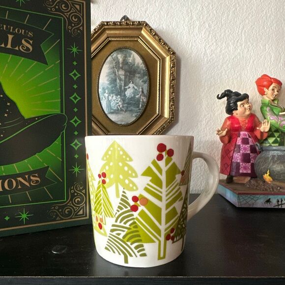 Starbucks 2010 14oz bone China Christmas tree mug - Picture 1 of 5